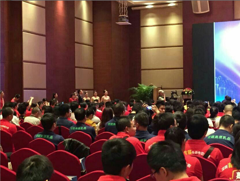 牛商爭(zhēng)霸賽喜慶紅色t恤衫